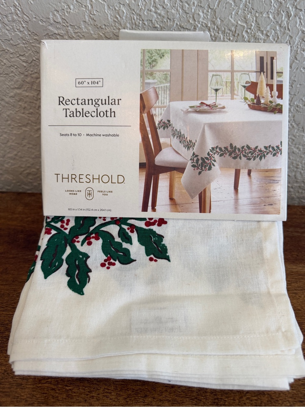 Christmast Threshold Rectangular Tablecloth 60''x104'' Seats 8-10 Mistletoe